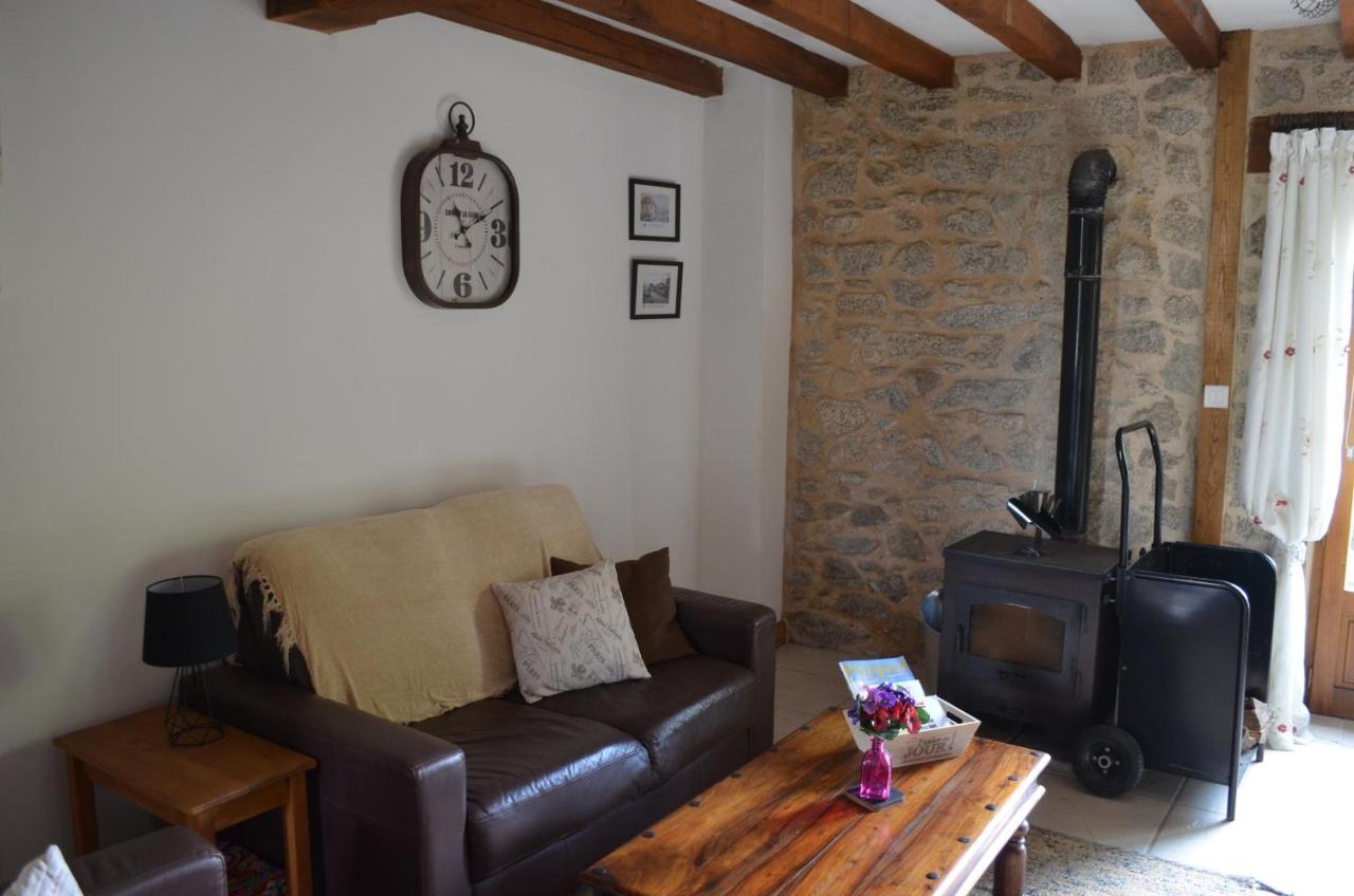 Character 2 Bed Cottage Within Walking Distance Of Bar/Restaurants Piégut-Pluviers 外观 照片